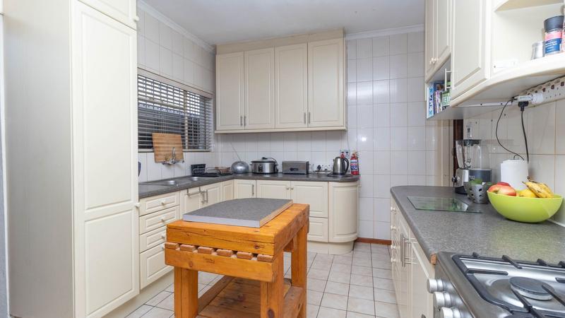5 Bedroom Property for Sale in De Kuilen Western Cape